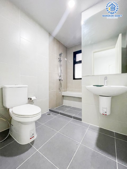 *****บ้านเดี่ยวมือสองกรุงเทพฯ ม.แกรนด์ บริทาเนีย วงแหวน-รามอินทรา #หลังมุม เนื้อที่กว้างขวางสุดถึง 64.6 ตร.ว. ฟังก์ชัน 4 ห้องนอน 5 ห้องน้ำ 2 ที่จอดรถ บ้านใหม่พร้อมอยู่ ไม่เคยเข้า บนทำเลเดินทางสะดวก ติดถนนกาจนาภิเษก ใกล้รถไฟฟ้าสายสีเขียว "สถานีคูคต" และทางด่วน